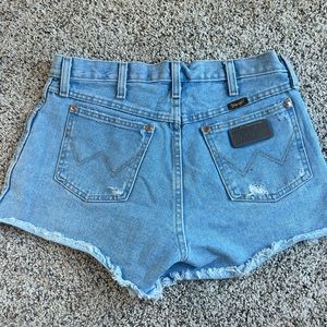Wrangler women’s blue Jean shorts!